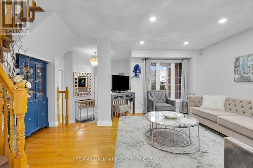 142 Inverkip Avenue, Ottawa, ON - Indoor Photo Showing Living Room
