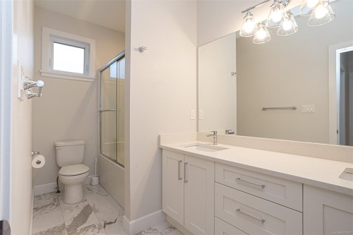 5607 Capstone Pl, Duncan, BC - Indoor Photo Showing Bathroom