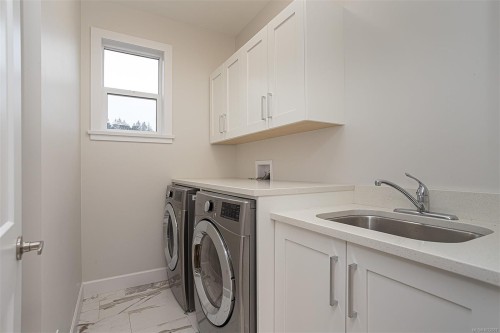 5607 Capstone Pl, Duncan, BC - Indoor Photo Showing Laundry Room