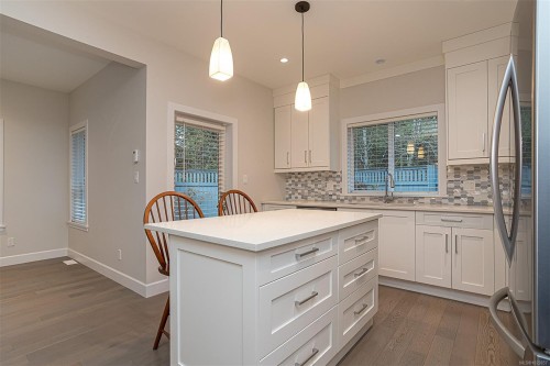 5607 Capstone Pl, Duncan, BC - Indoor Photo Showing Kitchen