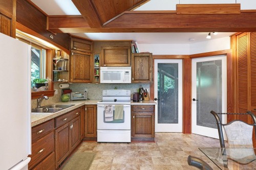 1100 Keith Rd, Qualicum Beach, BC 