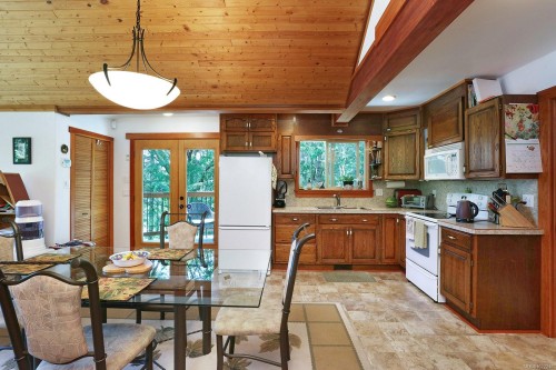 1100 Keith Rd, Qualicum Beach, BC 