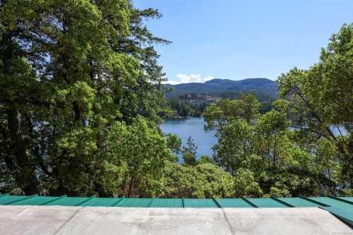 1100 Keith Rd, Qualicum Beach, BC 