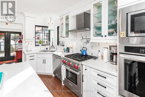 170 Haddon Avenue N, Hamilton, ON - Indoor Photo Showing Kitchen With Upgraded Kitchen
