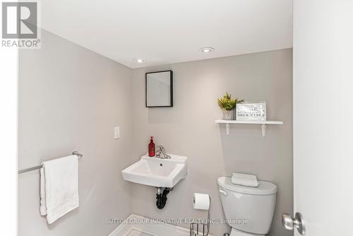 170 Haddon Avenue N, Hamilton, ON - Indoor Photo Showing Bathroom