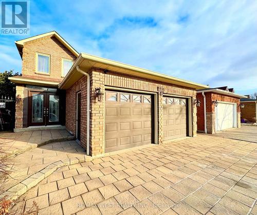 482 LAURENTIAN AVENUE  Mississauga, ON L4Z 2K4