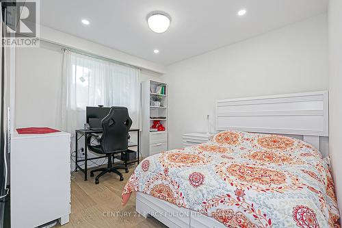 168 Ruggles Avenue, Richmond Hill, ON - Indoor Photo Showing Bedroom