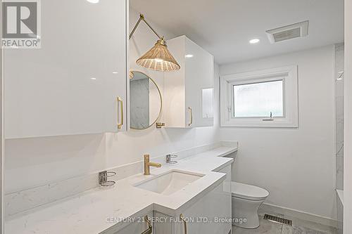 168 Ruggles Avenue, Richmond Hill, ON - Indoor Photo Showing Bathroom
