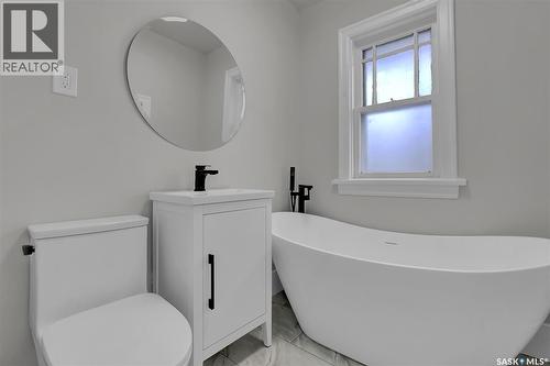 2070 Princess Street, Regina, SK - Indoor Photo Showing Bathroom
