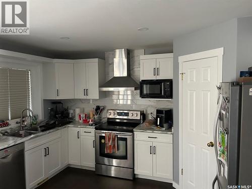 3827 Britannia Place E, Regina, SK - Indoor Photo Showing Kitchen