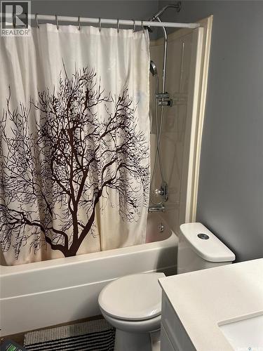 3827 Britannia Place E, Regina, SK - Indoor Photo Showing Bathroom