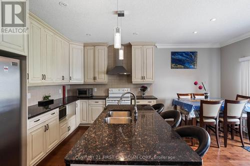 6621 Navin Crescent, London South (South V), ON - Indoor Photo Showing Kitchen With Double Sink
