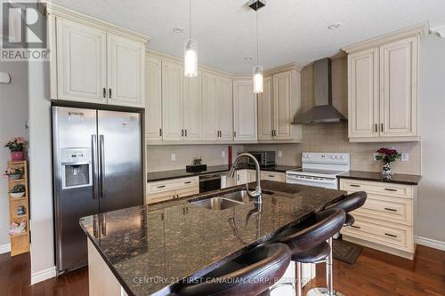 6621 Navin Crescent, London South (South V), ON - Indoor Photo Showing Kitchen With Double Sink