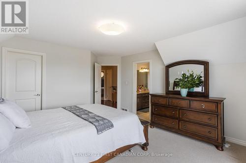 6621 Navin Crescent, London South (South V), ON - Indoor Photo Showing Bedroom
