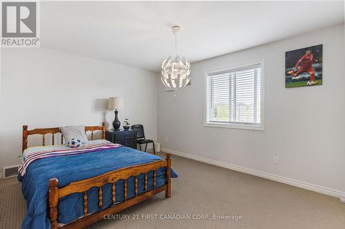 6621 Navin Crescent, London South (South V), ON - Indoor Photo Showing Bedroom