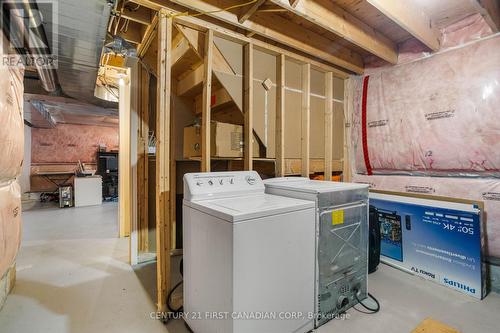 6621 Navin Crescent, London South (South V), ON - Indoor Photo Showing Laundry Room