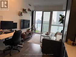 4705 - 15 GRENVILLE STREET  Toronto, ON M4Y 0B9