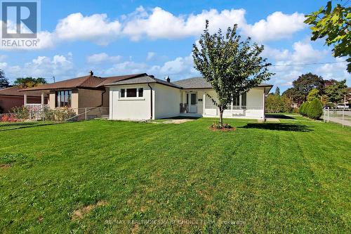 16 Frith Road, Toronto, ON - Outdoor