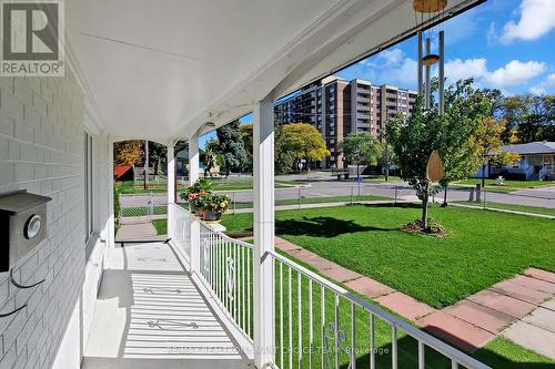 16 Frith Road, Toronto, ON - Outdoor