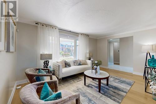 16 Frith Road, Toronto, ON - Indoor Photo Showing Living Room