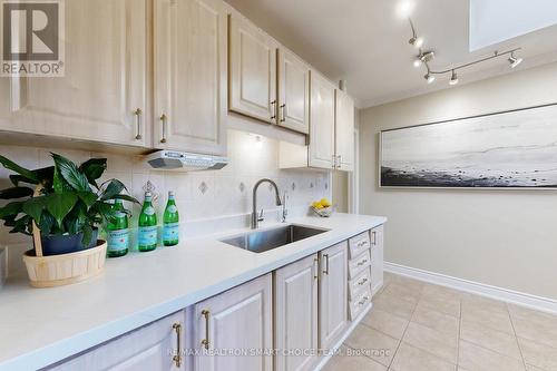 16 Frith Road, Toronto, ON - Indoor Photo Showing Kitchen
