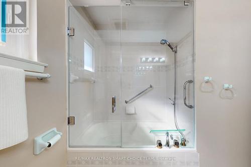 16 Frith Road, Toronto, ON - Indoor Photo Showing Bathroom