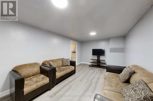 16 Frith Road, Toronto, ON - Indoor Photo Showing Other Room