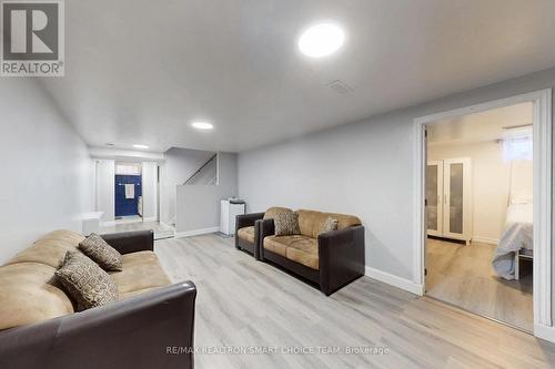 16 Frith Road, Toronto, ON - Indoor