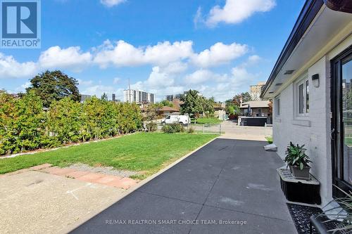 16 Frith Road, Toronto, ON - Outdoor