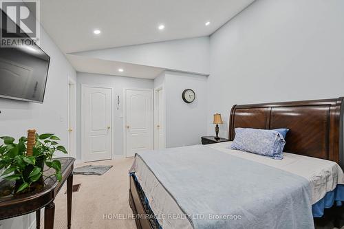 3420 Fountain Park Avenue, Mississauga, ON - Indoor Photo Showing Bedroom