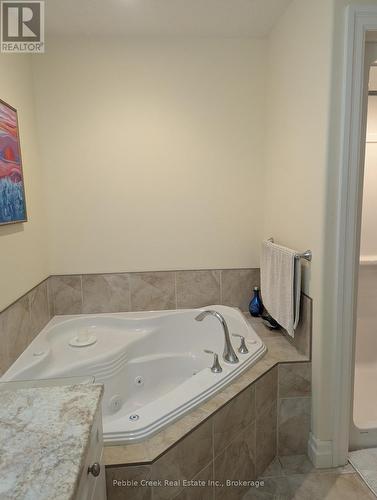 Main level bathroom - 16 - 27 Fairhaven Lane, Goderich (Goderich (Town)), ON - Indoor Photo Showing Bathroom