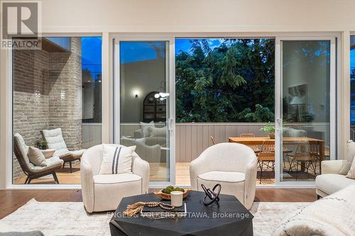 291 Billings Avenue, Ottawa, ON - Indoor Photo Showing Living Room