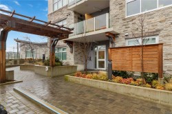 204-916 Lyall St  Esquimalt, BC V9A 5E6