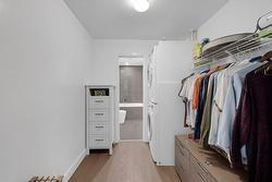 Walk-in closet - 