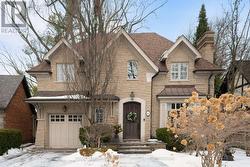 4 REIGATE ROAD  Toronto, ON M9A 2Y2