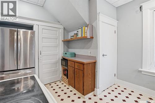 613 Dufferin Avenue, Saskatoon, SK - Indoor