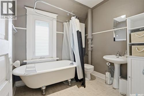 613 Dufferin Avenue, Saskatoon, SK - Indoor Photo Showing Bathroom