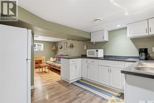 613 Dufferin Avenue, Saskatoon, SK - Indoor Photo Showing Kitchen With Double Sink