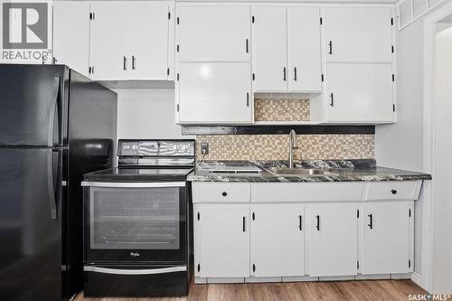 23 Ingersoll Crescent, Regina, SK - Indoor Photo Showing Kitchen With Double Sink
