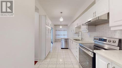 54 - 190 Harding Boulevard W, Richmond Hill, ON - Indoor Photo Showing Kitchen With Double Sink With Upgraded Kitchen