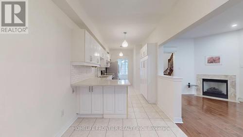 54 - 190 Harding Boulevard W, Richmond Hill, ON - Indoor Photo Showing Other Room With Fireplace