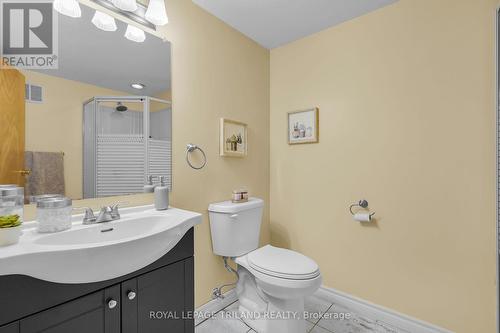25 Hawkesbury Avenue, London East (East D), ON - Indoor Photo Showing Bathroom
