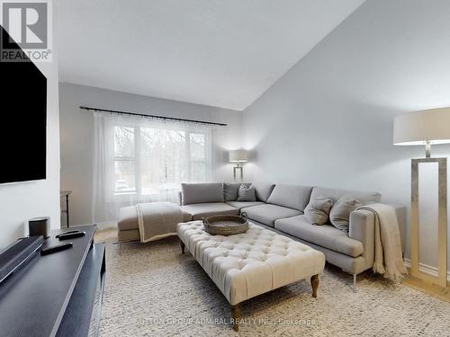 3453 Hannibal Road, Burlington, ON - Indoor Photo Showing Living Room