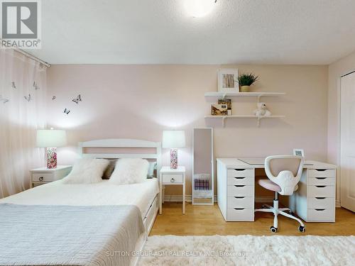 3453 Hannibal Road, Burlington, ON - Indoor Photo Showing Bedroom
