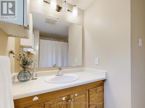 3453 Hannibal Road, Burlington, ON - Indoor Photo Showing Bathroom