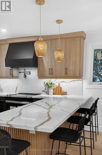 5375 Riverside Drive, Burlington, ON - Indoor