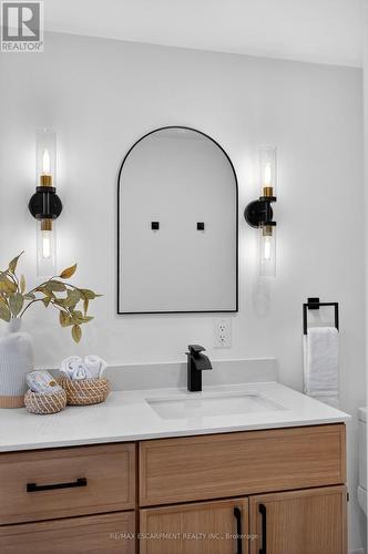 5375 Riverside Drive, Burlington, ON - Indoor Photo Showing Bathroom