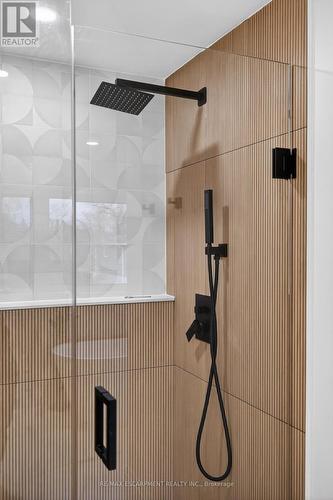 5375 Riverside Drive, Burlington, ON - Indoor Photo Showing Bathroom