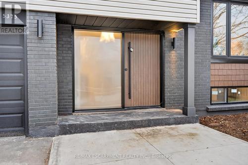 5375 Riverside Drive, Burlington, ON - Outdoor With Exterior