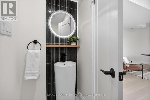 5375 Riverside Drive, Burlington, ON - Indoor